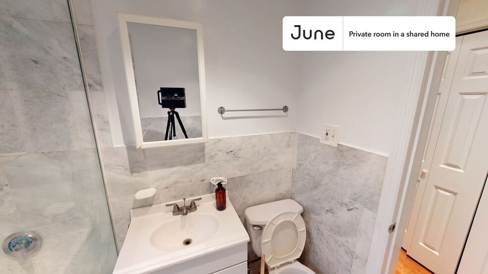 Building Photo - Room in Shared 2 bed/1 bath home in East Harlem