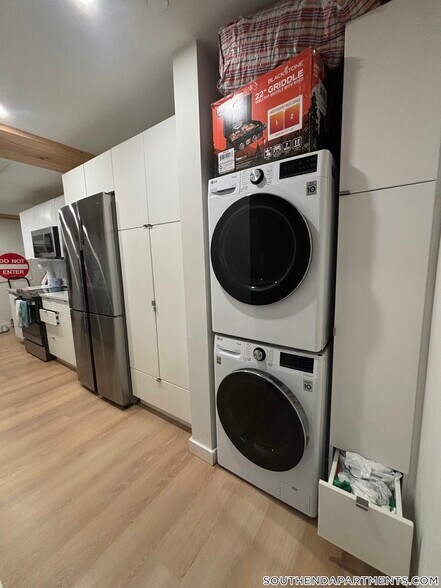 Building Photo - 11 E Lenox St