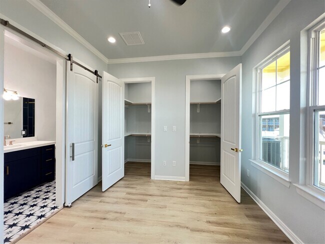 Building Photo - 1024 62nd St