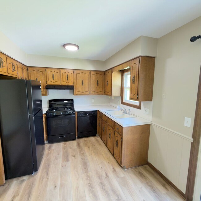 Building Photo - Updated Two Bedroom Duplex in Jenison!