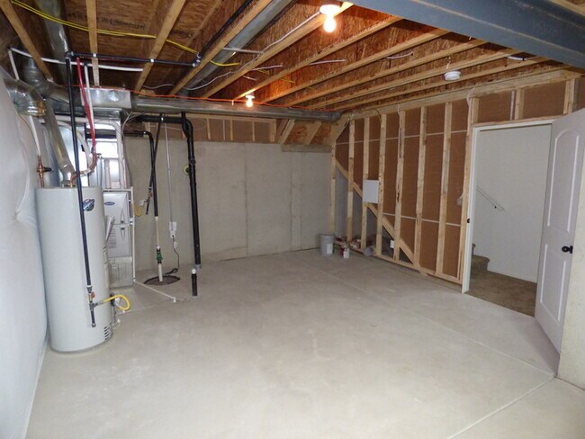 Building Photo - 4 Bed / 2.5 Bath Home in Windsor!