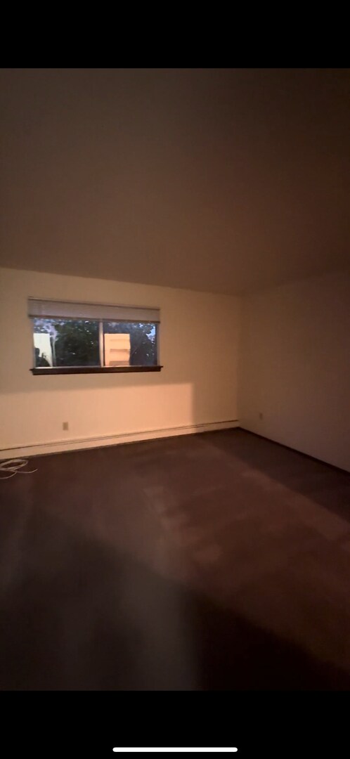 Building Photo - Spacious 2-Bedroom Apartment