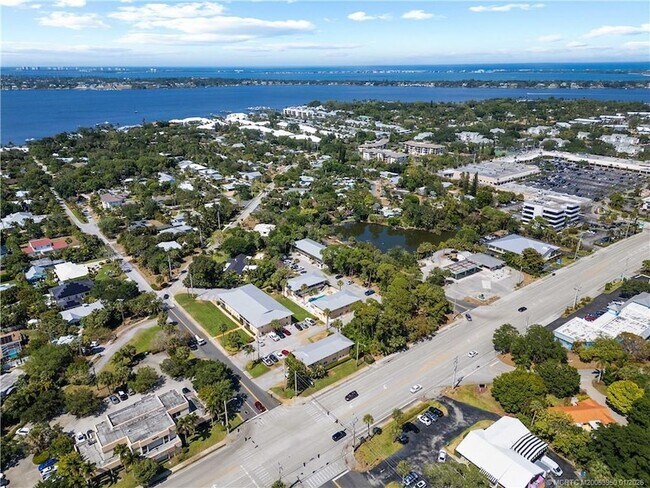 Building Photo - 333 SE Martin Ave