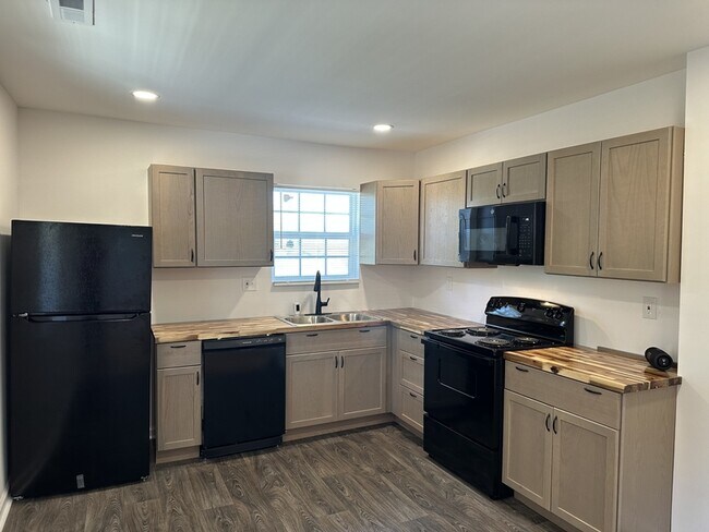 Building Photo - 516 Verbena St