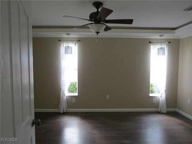 Building Photo - 4145 SW 9th Ave