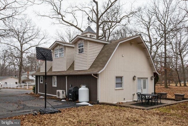 Building Photo - 6605 Ellenwood Dr