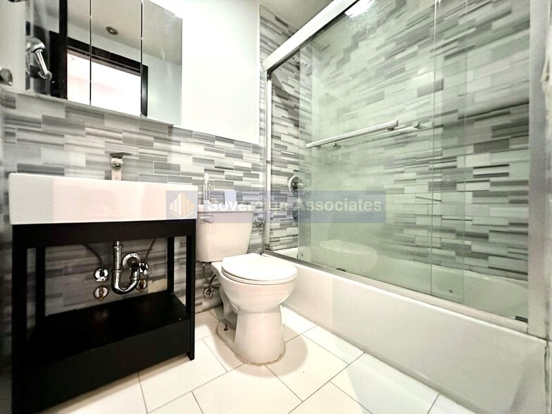 Building Photo - 109 W 105th St