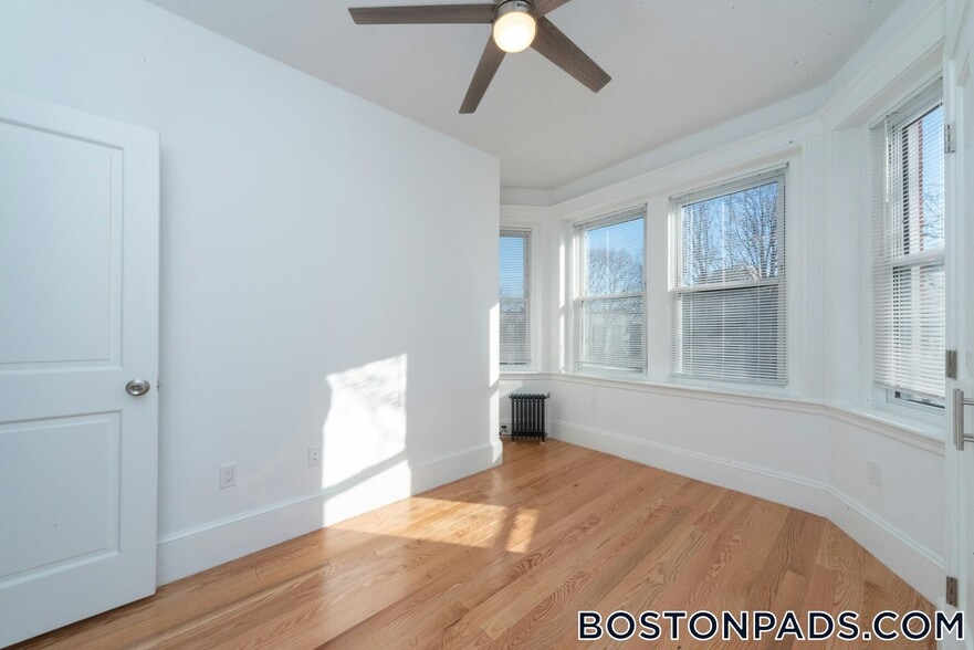 Building Photo - 175 Hemenway St