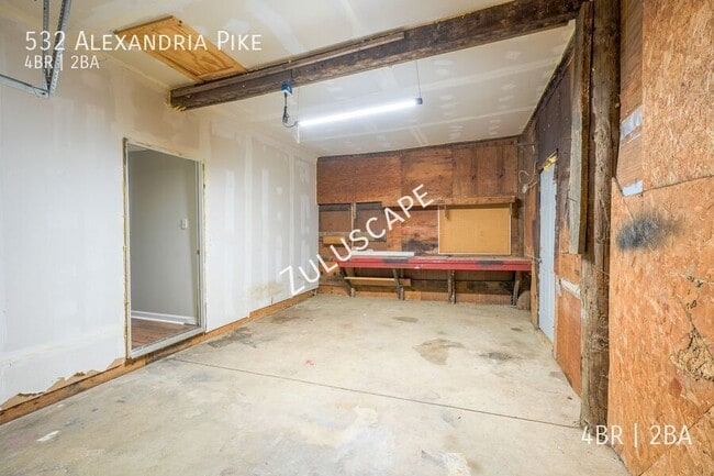 Building Photo - 532 Alexandria Pike