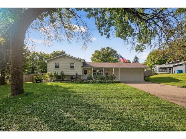 Primary Photo - 16318 Temple Dr S