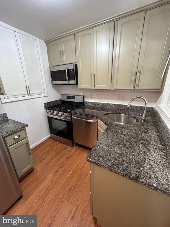 Building Photo - 10804 Drumm Ave