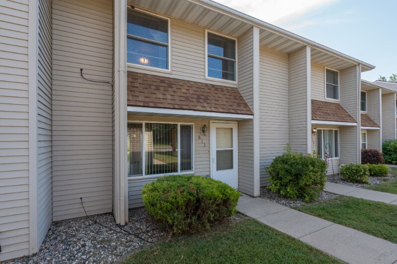 Building Photo - 619 Burton Ln