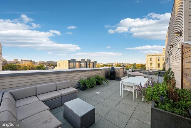 Building Photo - 1311 13th St NW