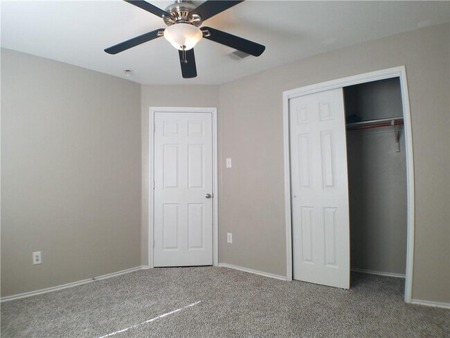 Building Photo - 2488 Green Meadows Ln