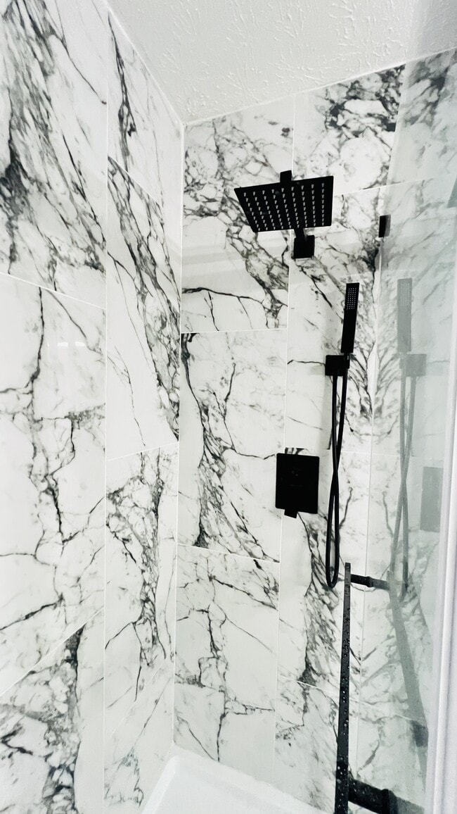 Building Photo - 431 S Village Ct
