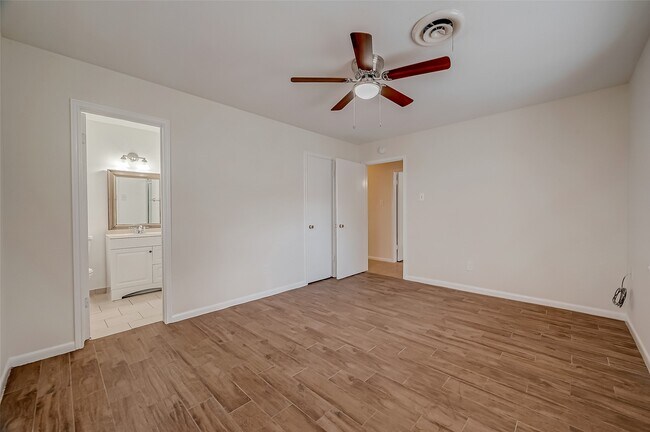 Building Photo - 5711 Braesvalley Dr