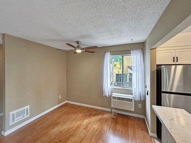 Building Photo - Beautiful 1BD/1BA W/ Reserved Parking in M...