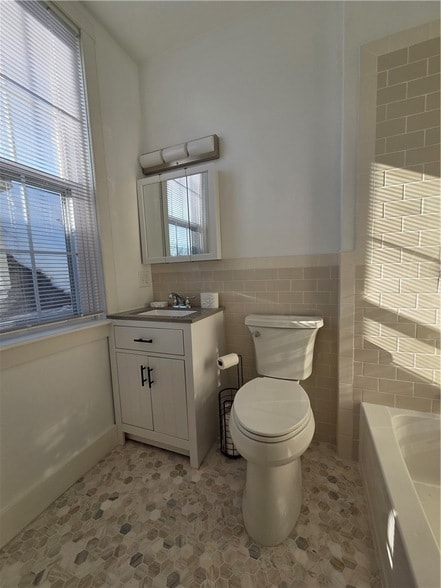 Building Photo - 32 Farewell St