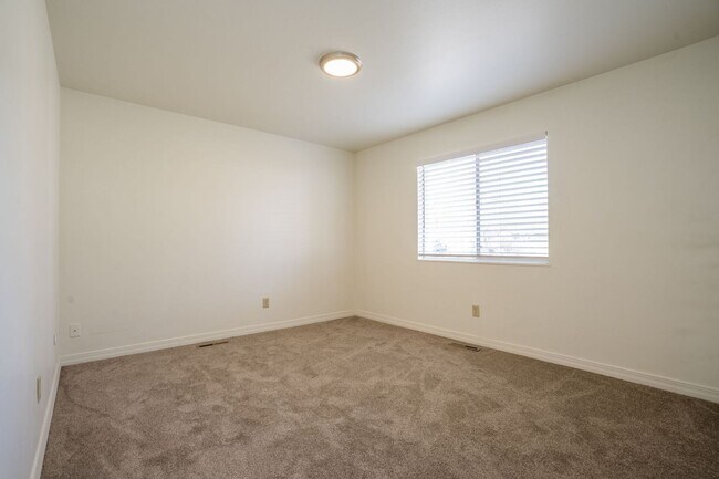 Building Photo - Newly Updated 3 Bed, 1 Bath Duplex in West Fort Collins