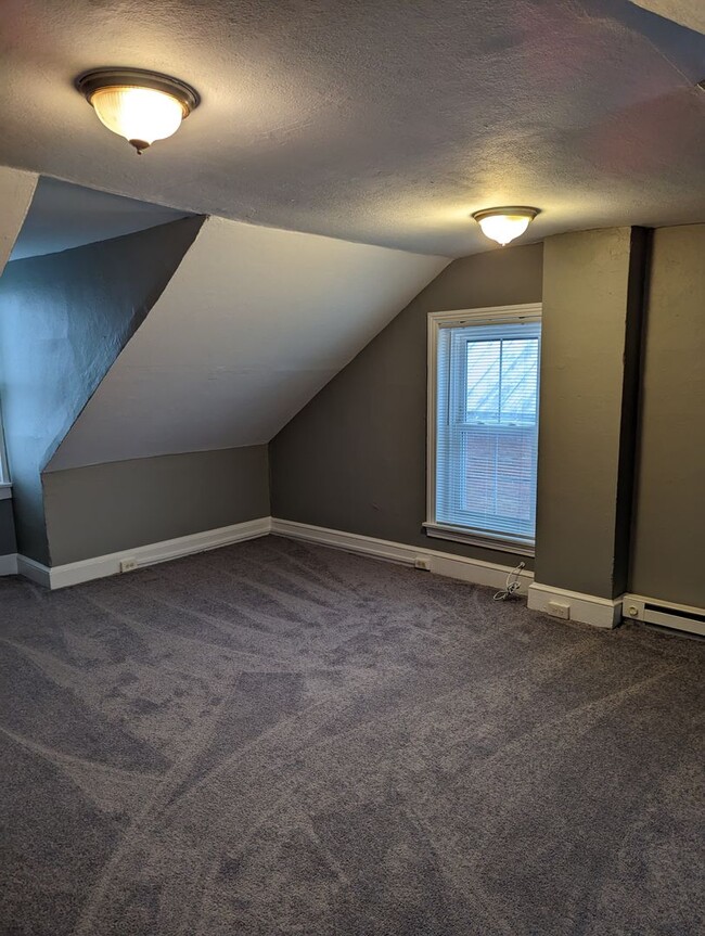 Building Photo - 2 Bed 1.5 Bath Townhome for Rent