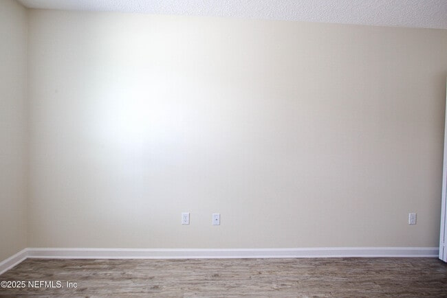 Building Photo - 417 Oasis Ln