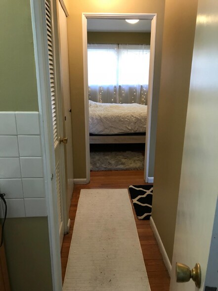 Building Photo - 2525 W 13 Mile Rd