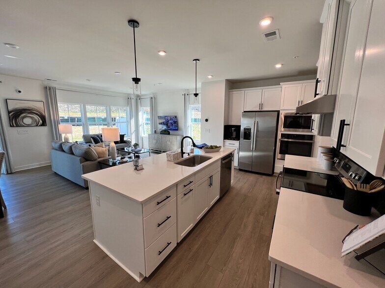 Building Photo - 180 Climbing Ivy Cir