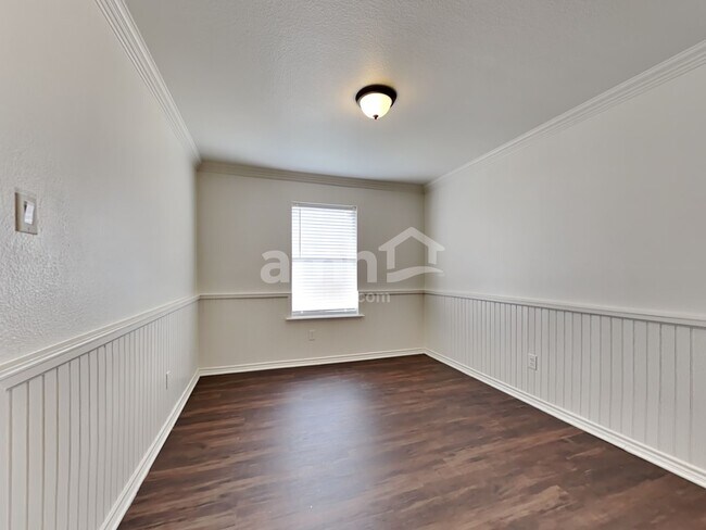 Building Photo - 12513 Shine Ave