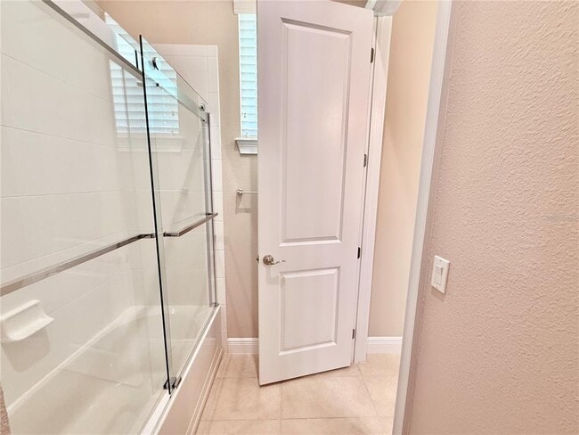 Building Photo - 11646 Hampstead St