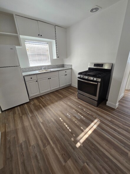 Building Photo - 7160 N Maroa Ave