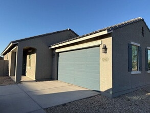 Building Photo - Move in today and enjoy