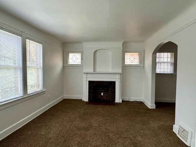 Building Photo - 15537 Normandy St