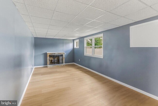 Building Photo - 1037 Monmouth Rd
