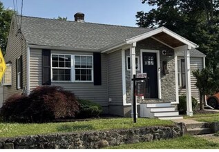 Building Photo - "Charming 2-Bed Retreat with Fireplace on Bald Hill Road, Warwick!"