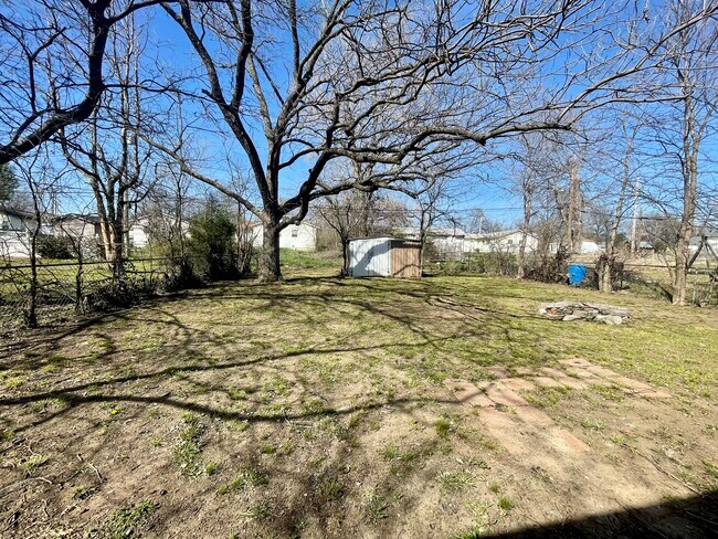 Building Photo - 209 W 2nd St