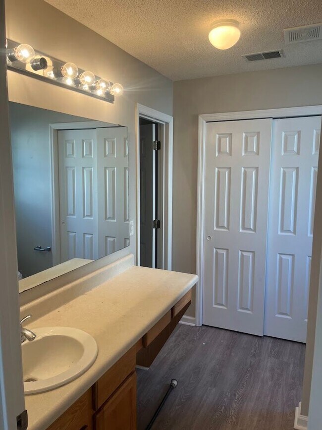 Building Photo - Available now. FULLY RENOVATED 3BR 2BA Hou...