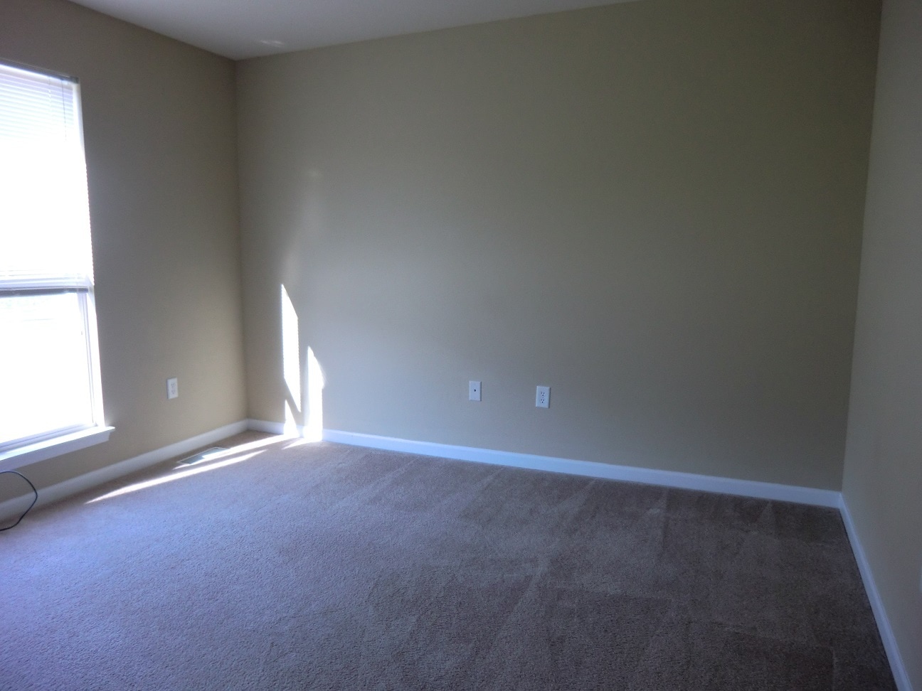 Building Photo - 1802 Sir Lancelot Dr