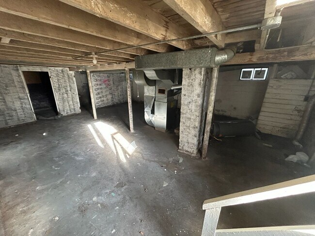 Building Photo - 452 E Park St