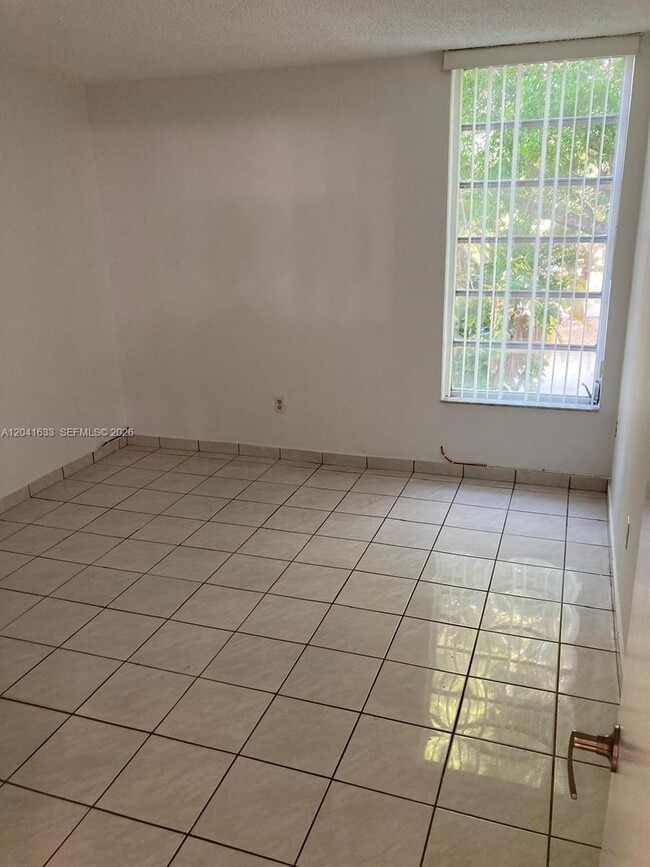 Building Photo - 210 Fontainebleau Blvd