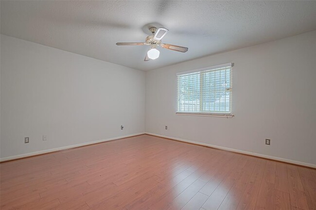 Building Photo - 6607 Bayou Crest Dr