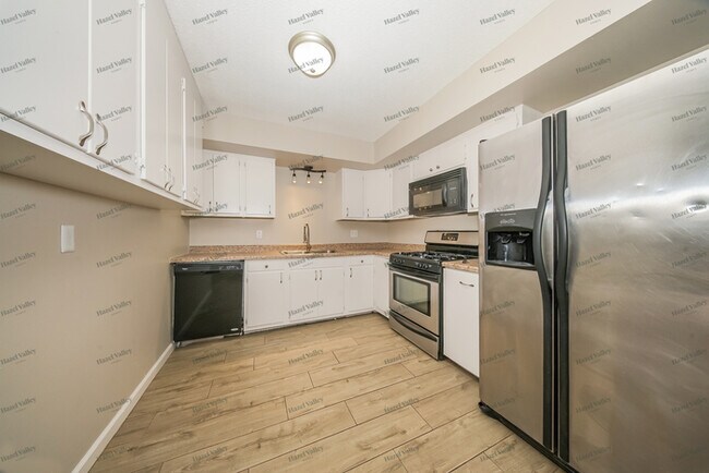 Building Photo - 1329 McGregor Dr