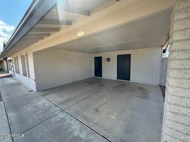 Building Photo - 3635 E Bloomfield Rd