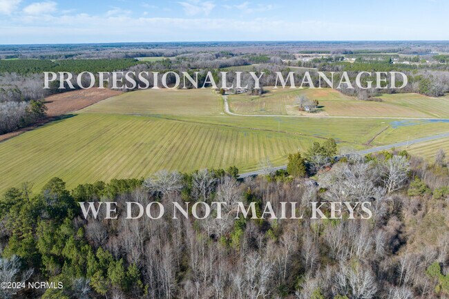 Building Photo - 458 Golden Villas Dr