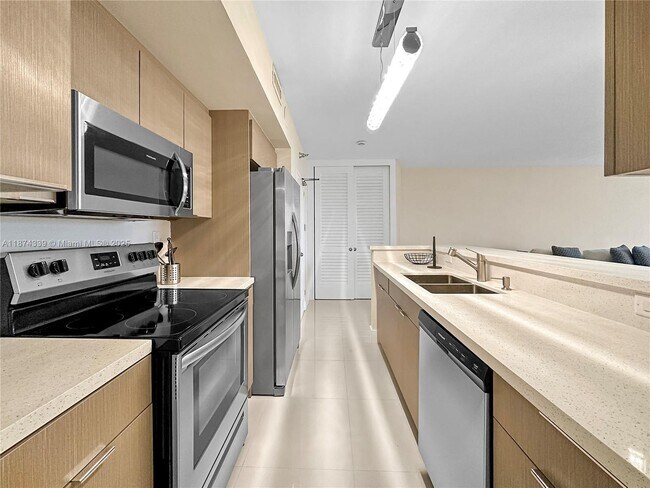 Building Photo - 10185 Collins Ave