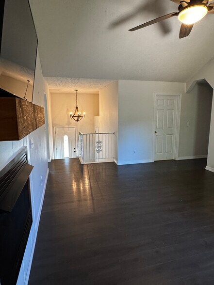 Living room - 1107 E Robin St
