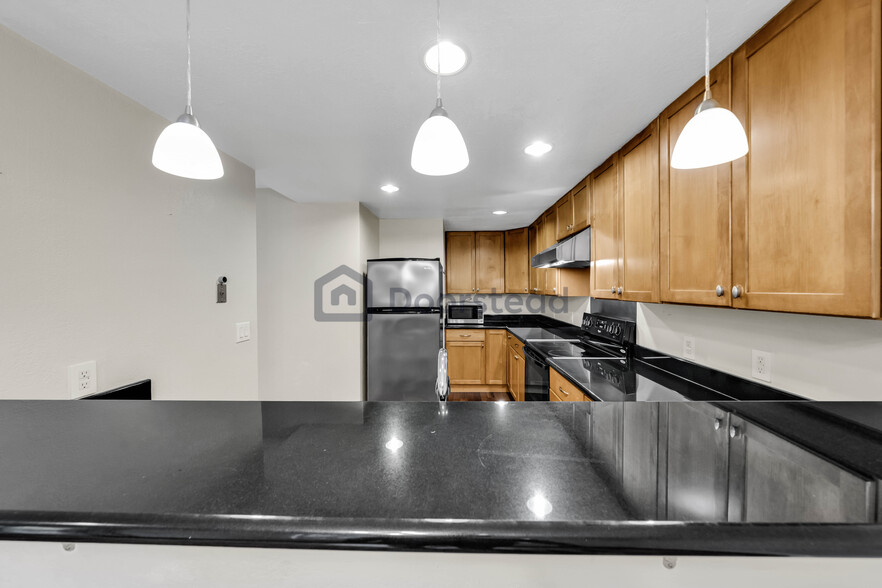 Building Photo - 641 Stonegate Dr