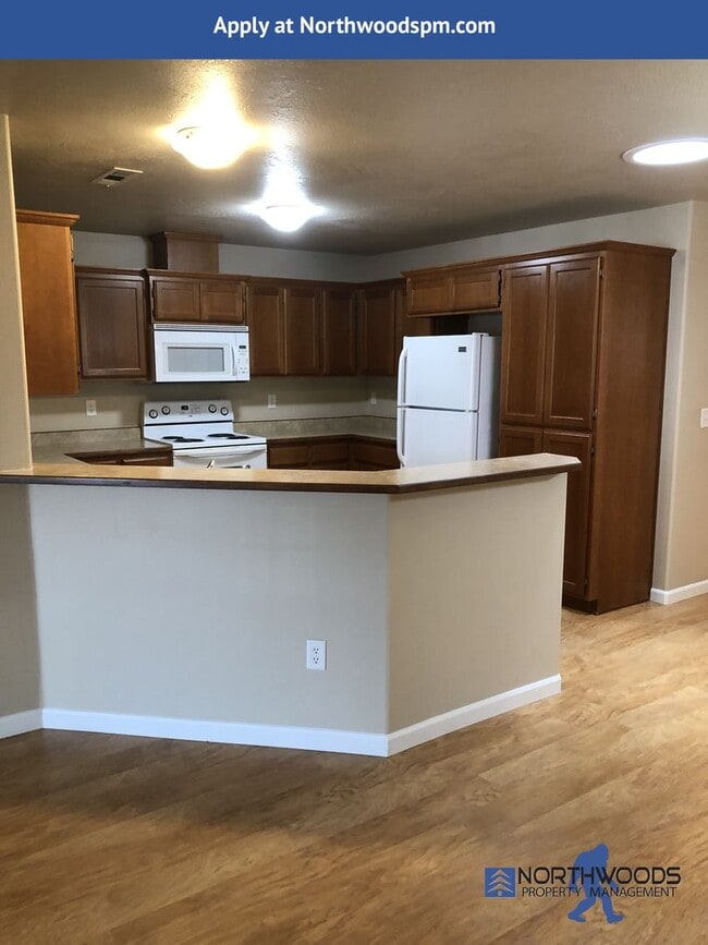 Building Photo - ***$200.00 OFF FIRST MONTHS RENT***Located...