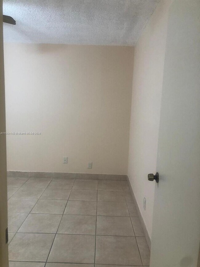 Building Photo - 16531 Blatt Blvd
