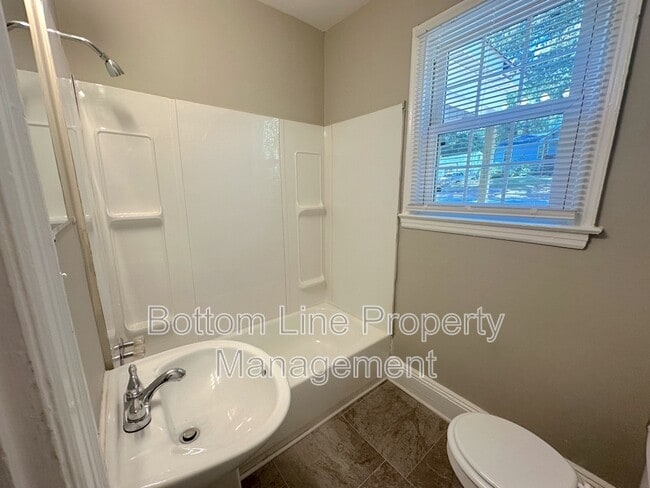 Building Photo - 2438 Columbus Cir