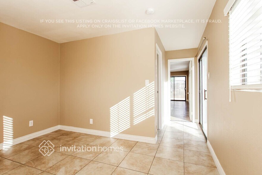 Building Photo - 3231 E Granada Rd